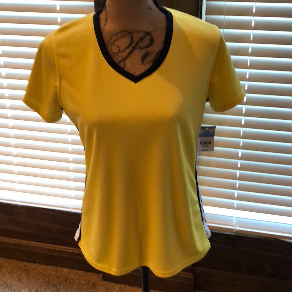 SB Active V Neck Top Size Medium